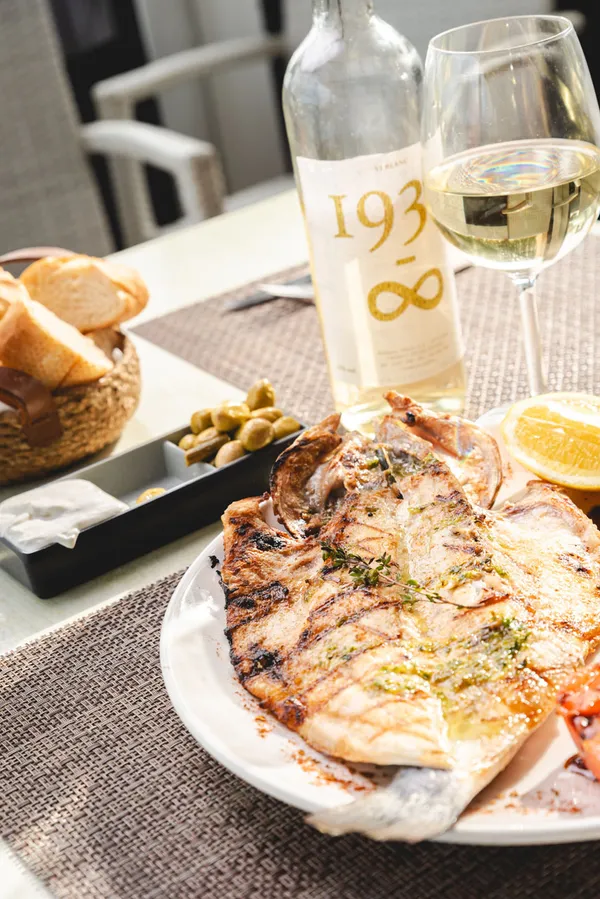 Pa amb Oli with tuna — Es Muntant Establiments