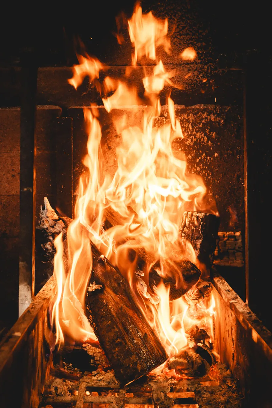 Wood-fired grill restaurant in Establiments, Mallorca
